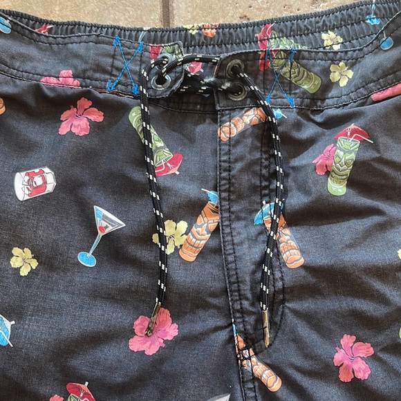 Tommy Bahama tiki swim trunk small NWOT - Picture 2 of 7